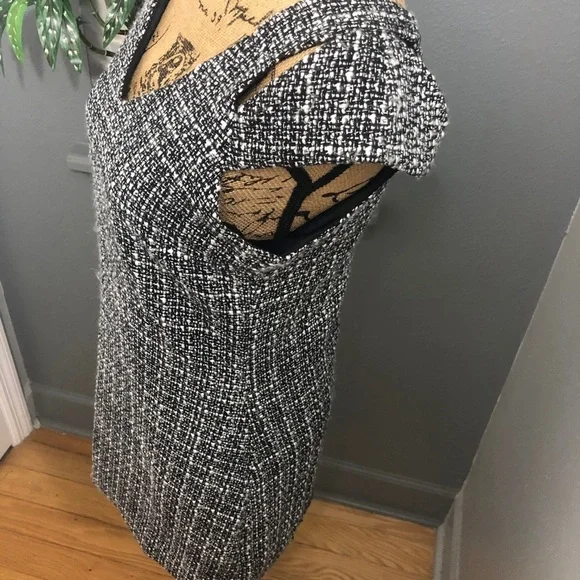 Beautiful black & white tweed Harper dress size medium 💕 - Picture 2 of 6
